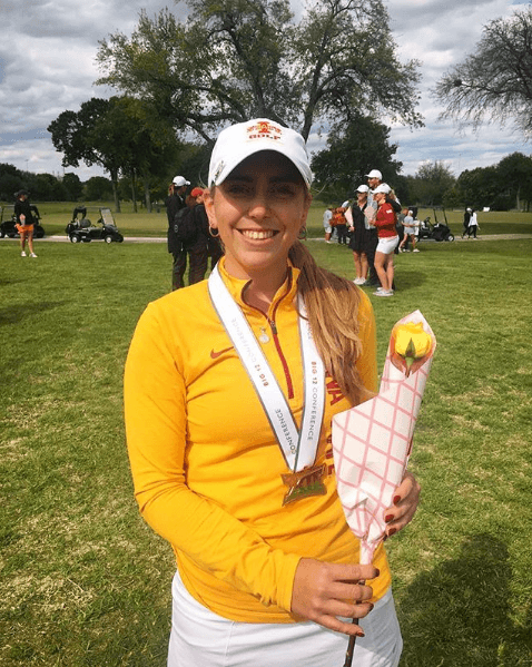 Sus amigos, quienes ya se han manifestado en redes sociales, la describen como una mujer apasionada, amable, alegre y dedicada a su deporte.