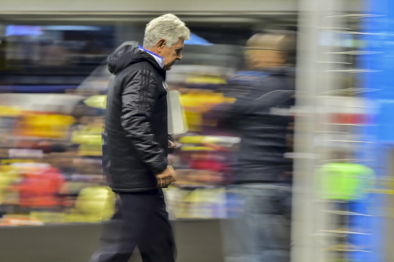 'Tuca' Ferretti explotó contra sus delanteros por falta de goles