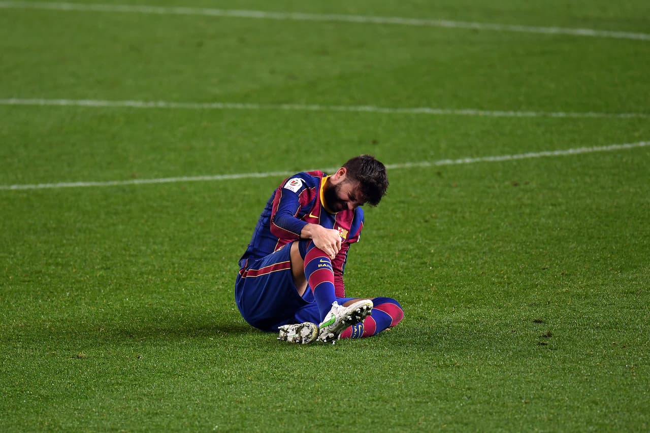 Gerard Piqué fuera con Barcelona por esguince en rodilla derecha