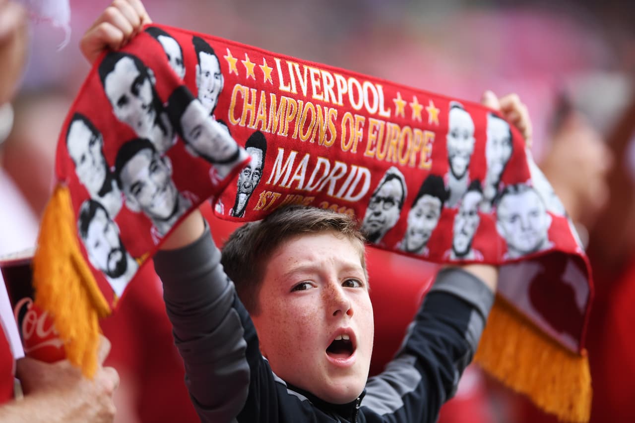 La hinchada del Liverpool está esperanzada con ganar un título de liga que se niega desde 1992.