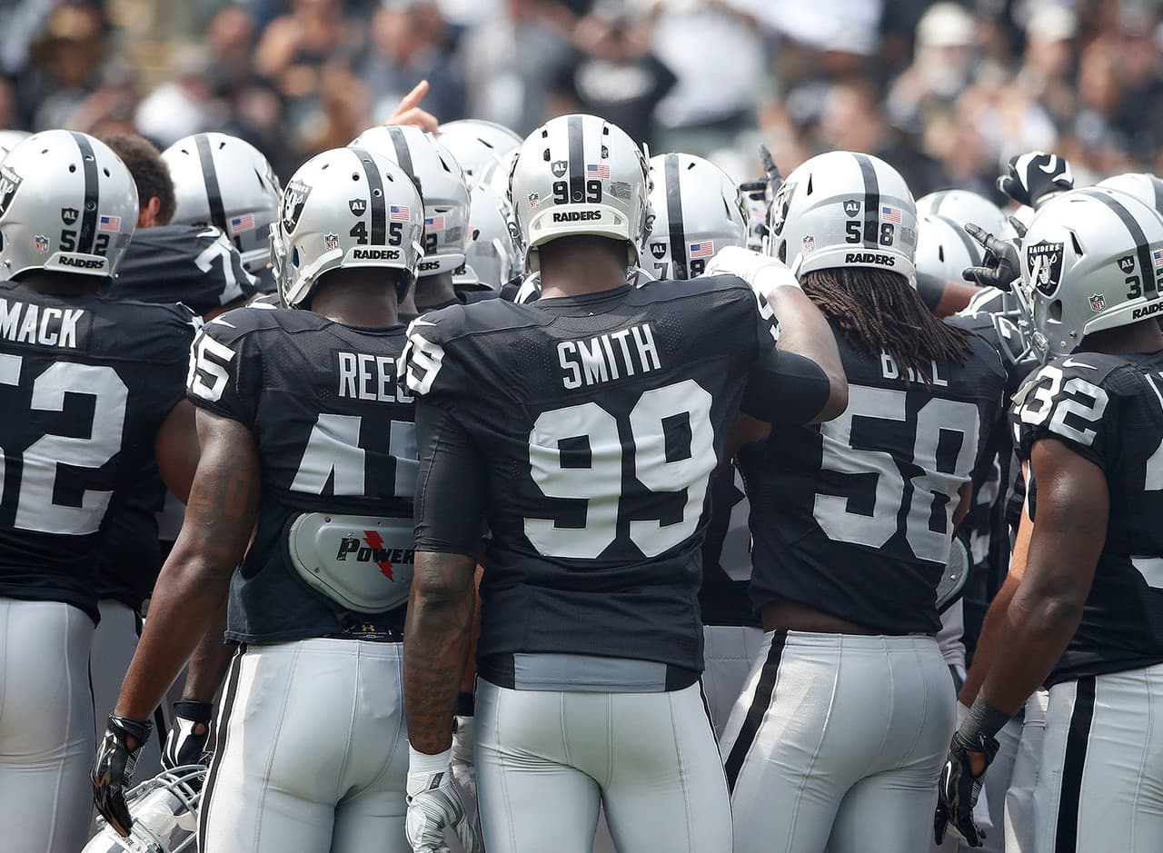 31. Oakland Raiders - $1.43 mil millones de dólares.