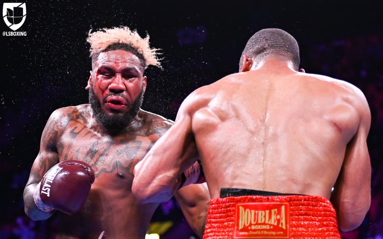 Julian Williams y Jarrett Hurd dieron un gran espectáculo en Fairfax, Virgina, durante 12 rounds. Hurd visitó la lona en el segundo round y, posteriormente, perdería por decisión unánime para ceder su doble corona en peso superwélter.