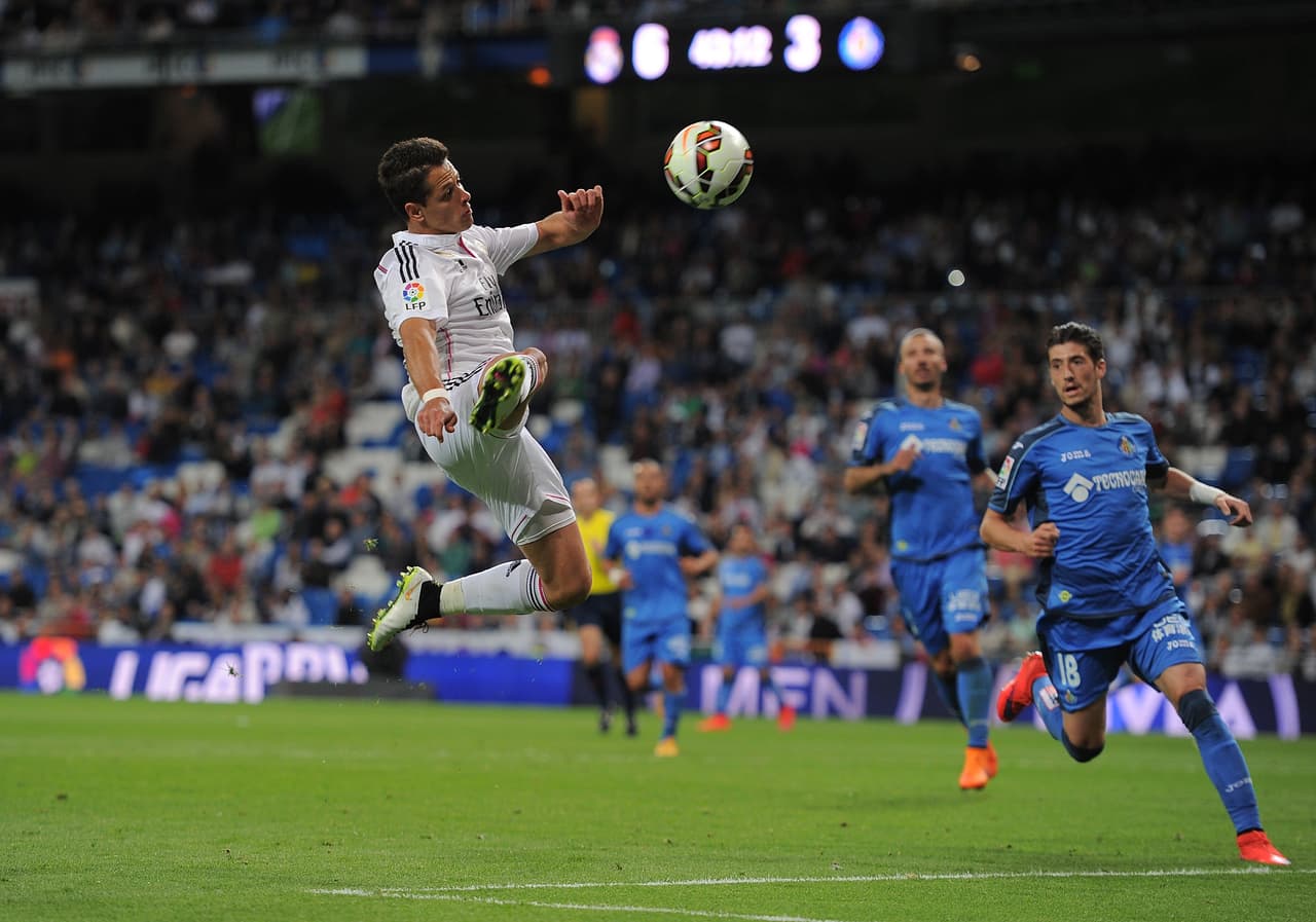 Allí fue cuando 'Chicharito' dio el gran salto a Real Madrid, equipo que venía de ser campeón de Champions League y con el que el mexicano dejó una imagen de lucha y esfuerzo.