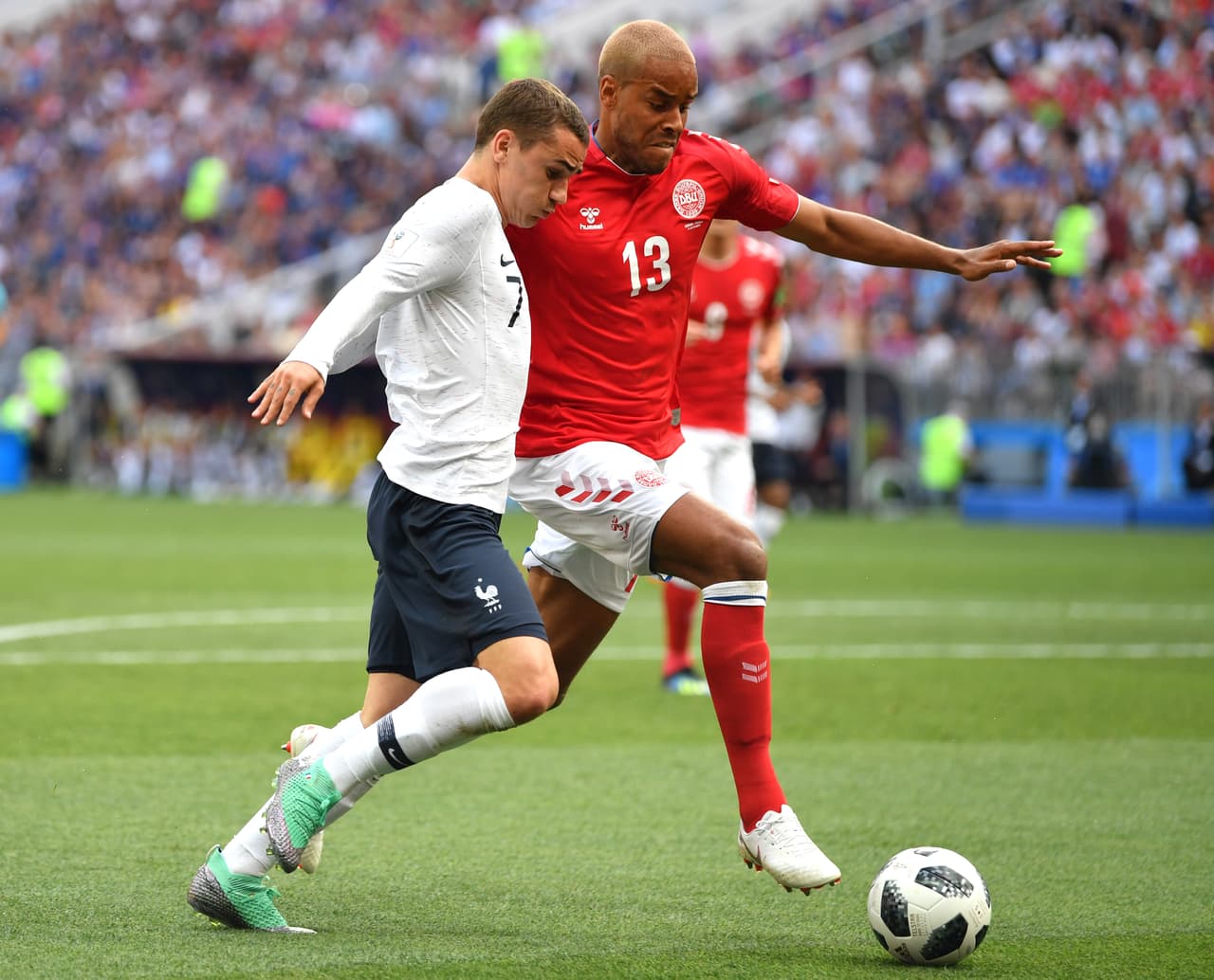 Pero ellos no encontraron el espacio ideal para hacer daño en el arco de Schmeichel.