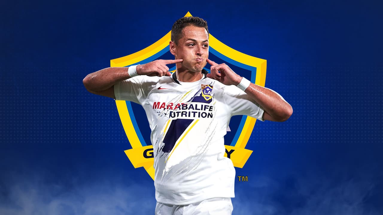 Galaxy confirma a 'Chicharito' de la mano de Eugenio Derbez