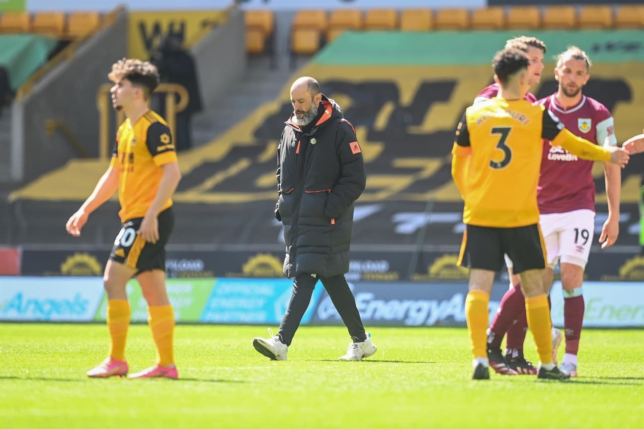 Wolverhampton se lleva una goliza por parte de Burney 4-0 durante la fecha 33 de la Premier League. Chris Wood anotó hat-trick para los locales y Ashley Wood puso la cereza en el pastel al minuto 85 del partido. El mexicano Raúl Jiménez aún no tiene participación en los encuentros con los Wolves.