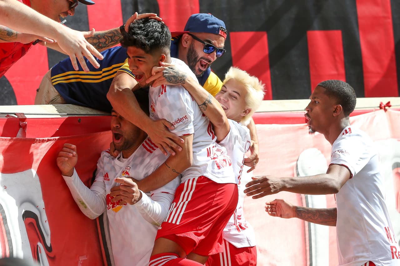 El triunfo le permite al conjunto taurino ilusionarse con la idea de entrar a los Playoffs por un año más.
<br>