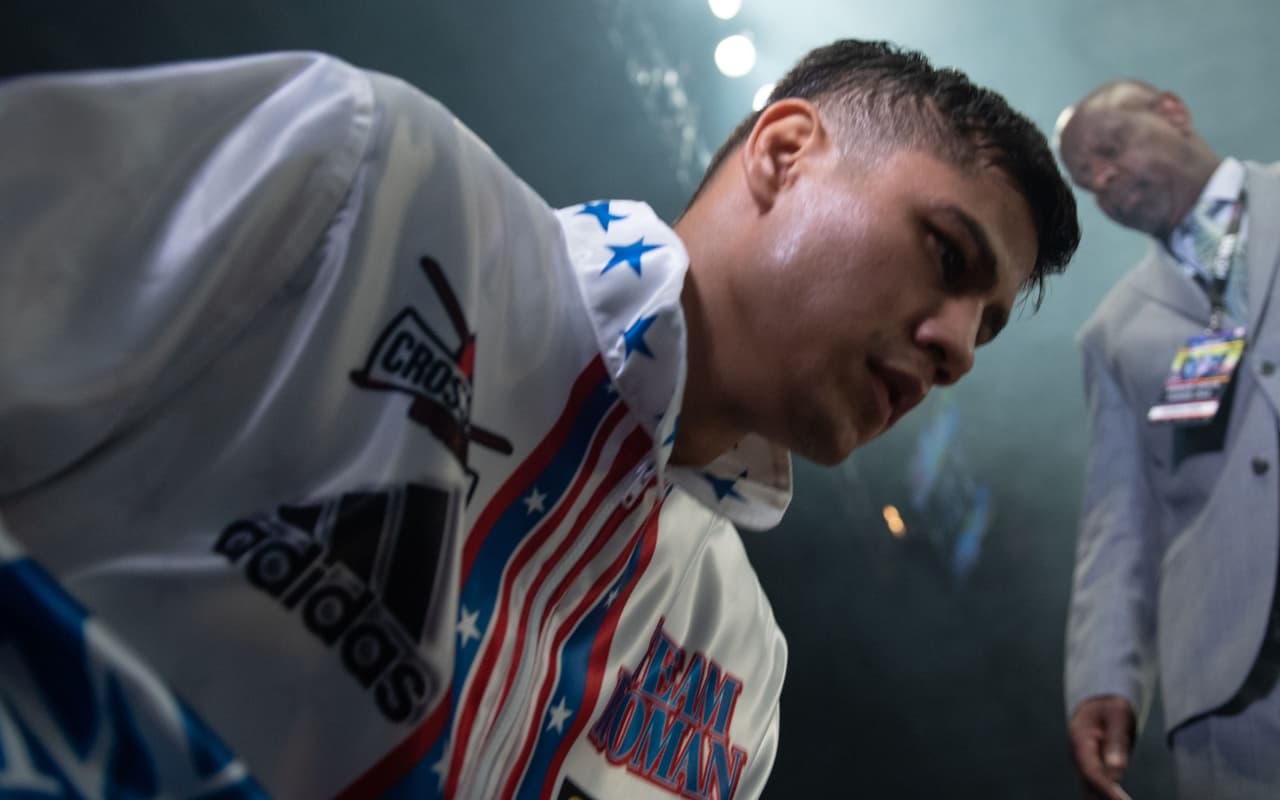 Murodjon Akhmadaliev sorprendió a Daniel Román al arrebatarle los cetros mundiales supergallo AMB Y FIB.