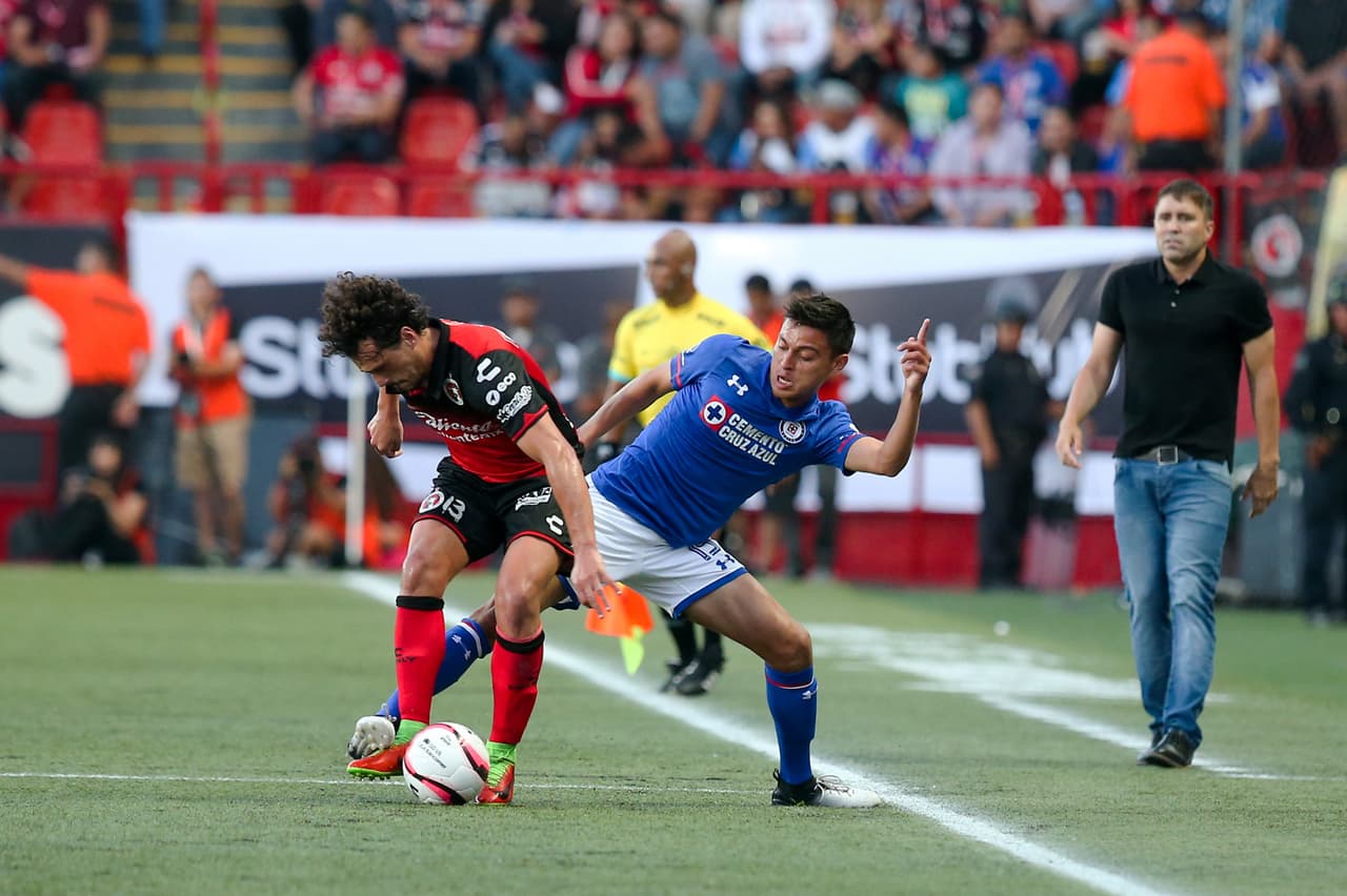 El planteamiento de Xolos incluyó dos delanteros nominales, pero Lucero y Martín no lograron incomodar a la defensa azul.