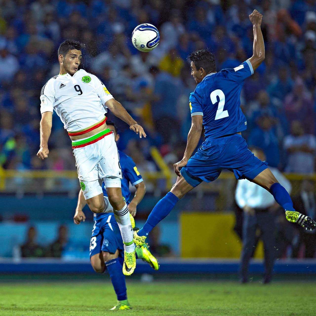 Para redondear la noche del equipo mexicano, Raúl Jiménez se apuntó el tercer gol del Tri.