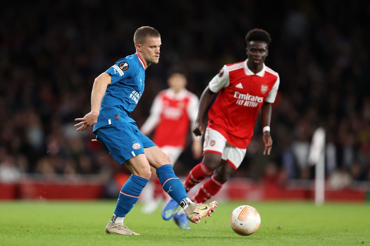 Arsenal se impone al PSV por la mínima y se consolida en el liderato del Grupo A en la UEFA Europa League.