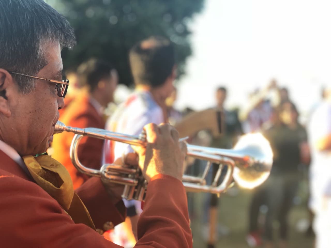 En los alrededores el estadio Akron la alegría y emoción la pusieron los aficionados de las Chivas que entusiasmados por un nuevo título de su equipo llegaron en gran número para ver la final de la Concacaf Liga de Campeones ante Torotno F.C.
