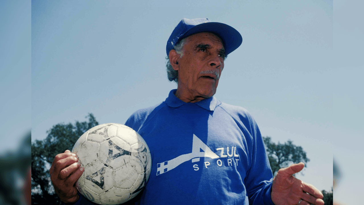 Su títulos como jugador con Necaxa (1934-1935, 1936-1937 y 1937-1938.