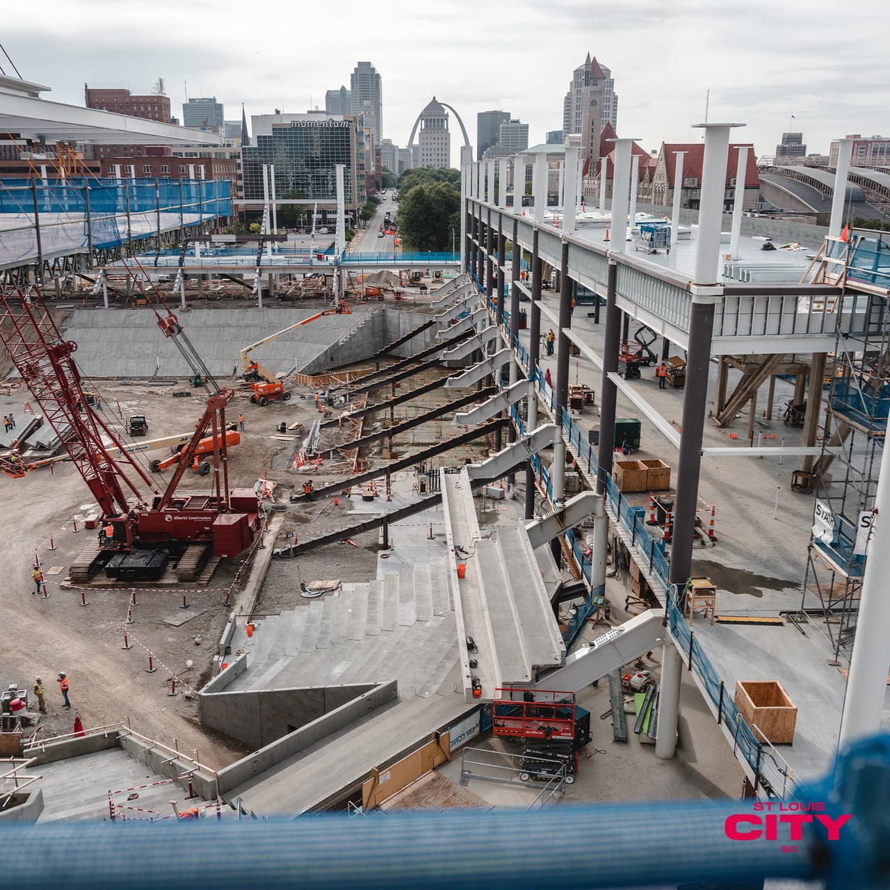 La estructura de la instalación -que alojará las oficinas de la franquicia, además del centro de entrenamiento- ya tiene una silueta reconocible.