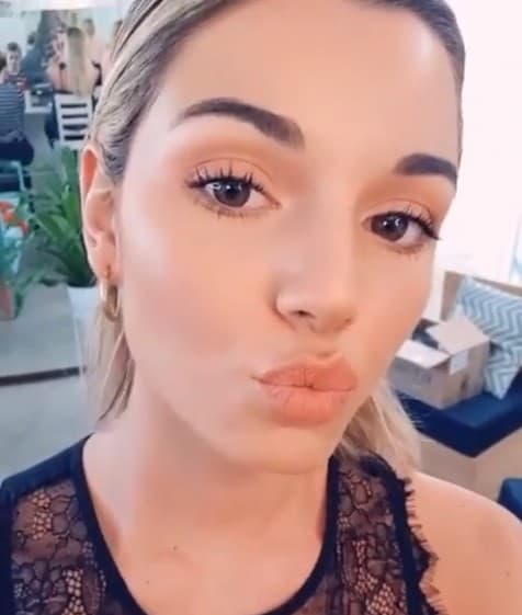 Es así como la aparición en público de Magnin como pareja de Agüero se convirtió en un verdadero problema para el jugador a nivel profesional.