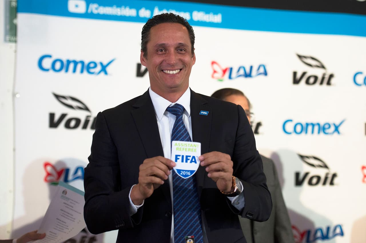 Dos árbitros revelan positivo por COVID-19