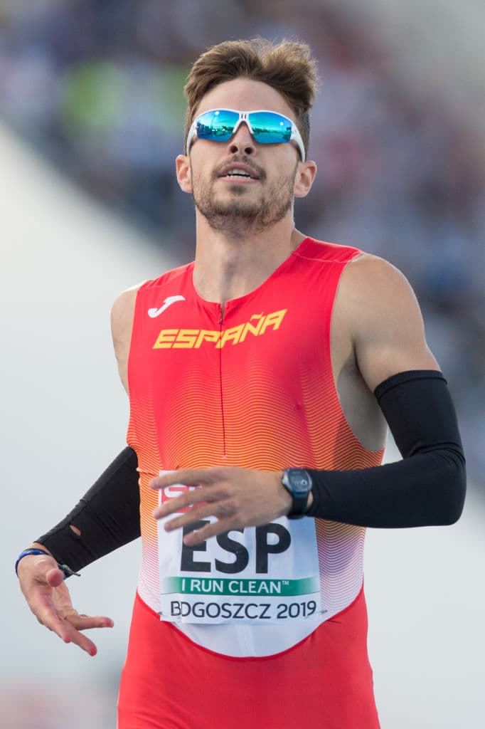 Óscar Husillos, pasó del oro a la nada.
<br>
<br>Pero su cara de felicidad cambió cuando cundo los jueces se percataron que el español había pisado una líne por lo que pasó de tener el oro a quedarse sin medalla.