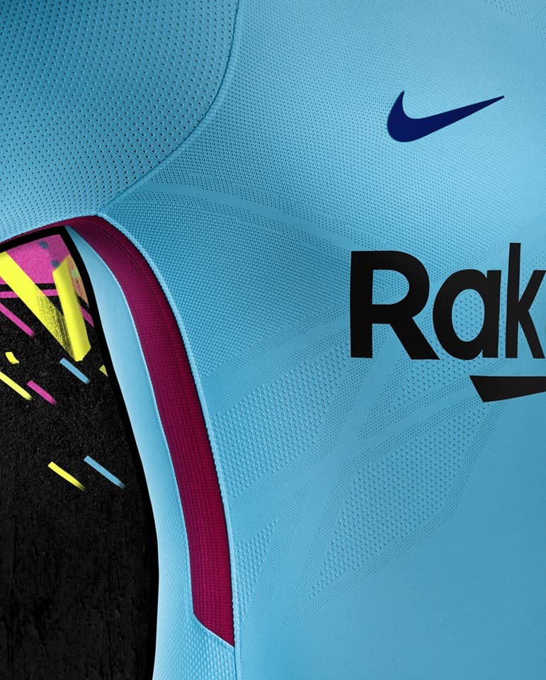 Salvo por estos detalles granates que acompañan los laterales y el cuello de la playera.