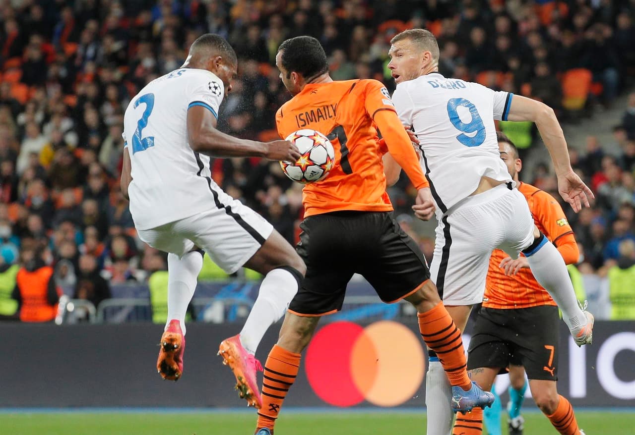 Inter de Milán y Shakhtar Donetsk no se hacen daño durante la Fase de Grupos en la UEFA Champions League. La escuadra ucraniania tuvo más peso durante el encuentro, sin embargo la visita tuvo más oportunidades en los últimos minutos del encuentro y ambos suman un punto.