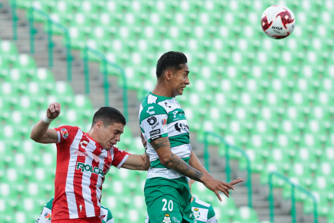 Brian Lozano ensayó un tiro libre, Hugo González otorgó el rebote y Hugo Rodríguez hizo el 1-0, se presentó al 12’.