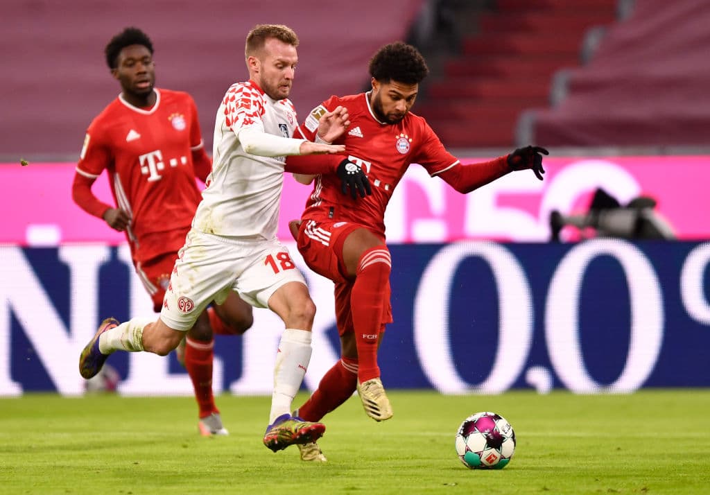 Bayern Munich golea en fecha 14 de la Bundesliga. Mainz iba liderando el encuentro con goles de Burkardt y Hack, pero los 'Bávaros' reaccionaron, remontaron y se llevaron la victoria con anotaciones de Kimmich, Sané Süle y doblete de Lewandowski.