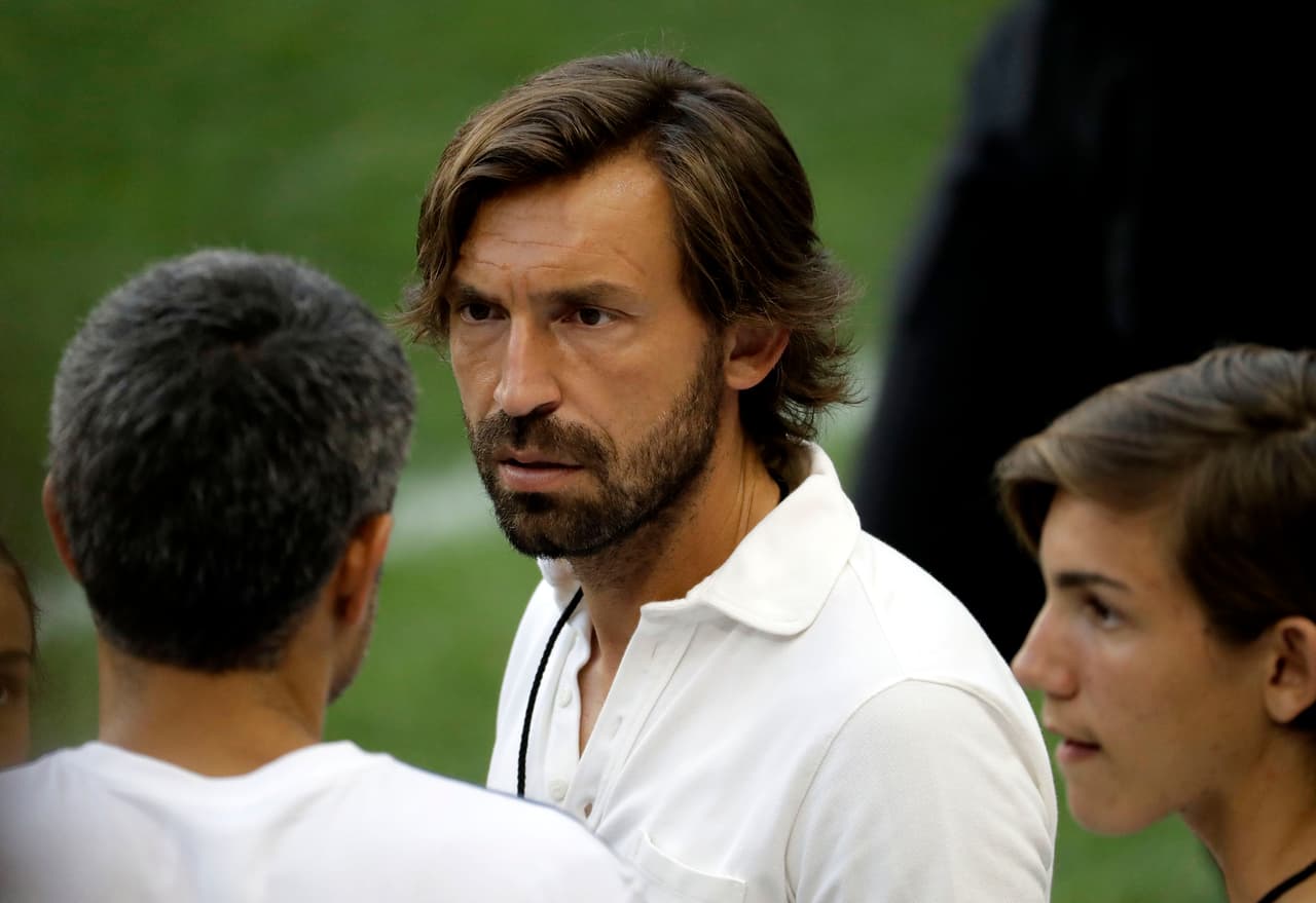 Uno de los futbolistas que en la actualidad es reconocido por su barba es el italiano Andrea Pirlo, cuyo cabello largo y demás imagen son una mezcla entre sobriedad e irreverencia.