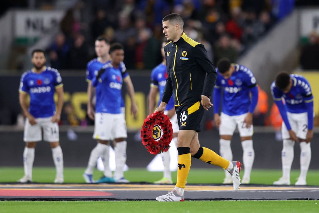 Wolverhampton se impone en el Molineaux ante Everton 2-1, durante la Jornada 10 en la Premier League. Max Kilman anotaba el primero para los locales al 28', pero Alex Iwobi emparejaba el partido a los 66' pero un golazo del mexicano Raúl Jiménez, le dio la victoria a los Wolves sobre los Toffees.