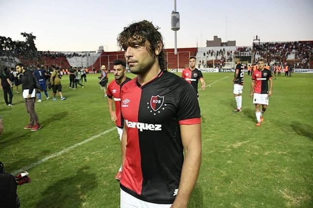 El árbitro dio por terminado el encuentro ante la evidente falta de garantías en el estadio de Unión de Santa Fe.