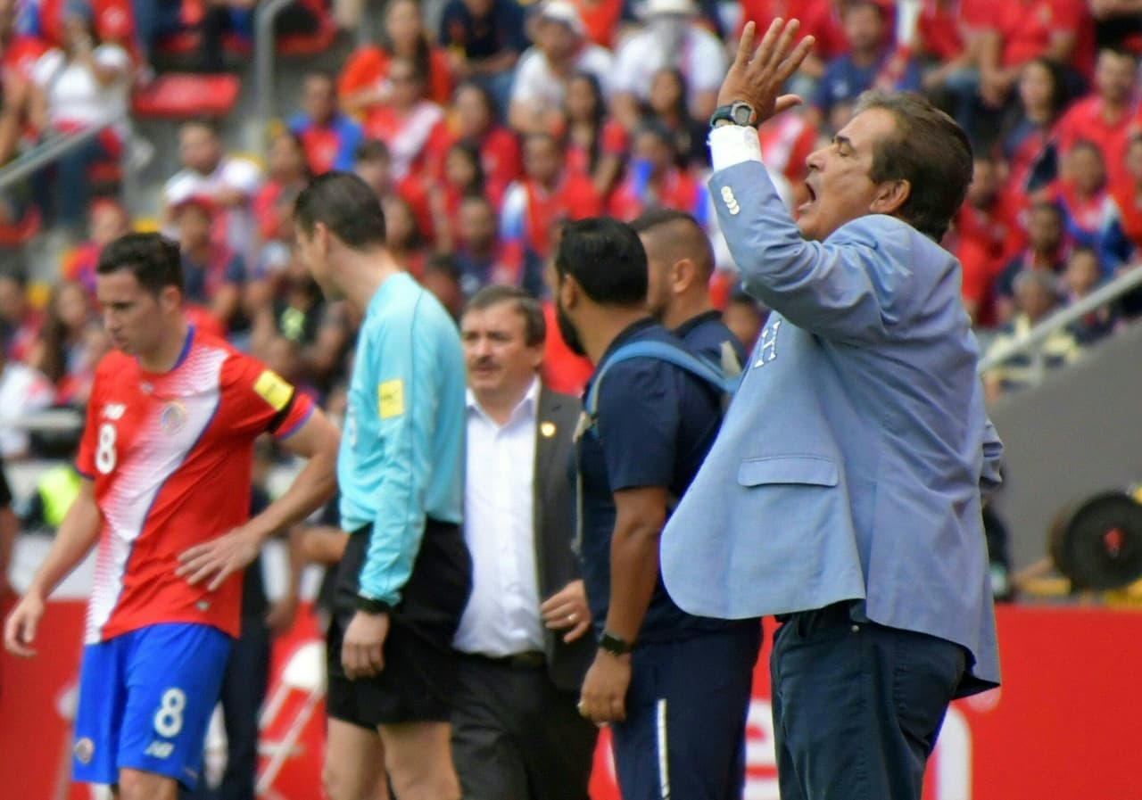 La molestia de Pinto luego de ese resultado fue evidente pues tendría que derrotar al único equipo invicto de estas eliminatorias, el mismo al que antes prometió eliminar cuatro años atrás.