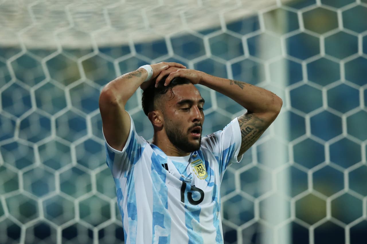 Nico González perdonó el 2-0 al 44’ tras un cabezazo y después un remate que Galíndez supo atajar en dos tiempos a quemarropa.