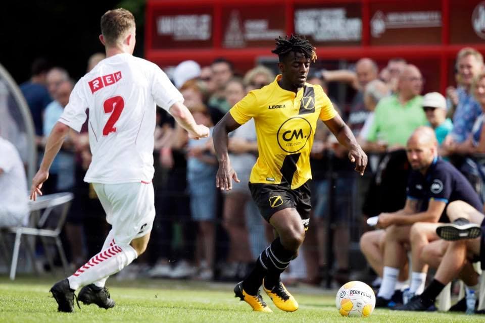 Mediocampista: Greg Leigh (NAC Breda)