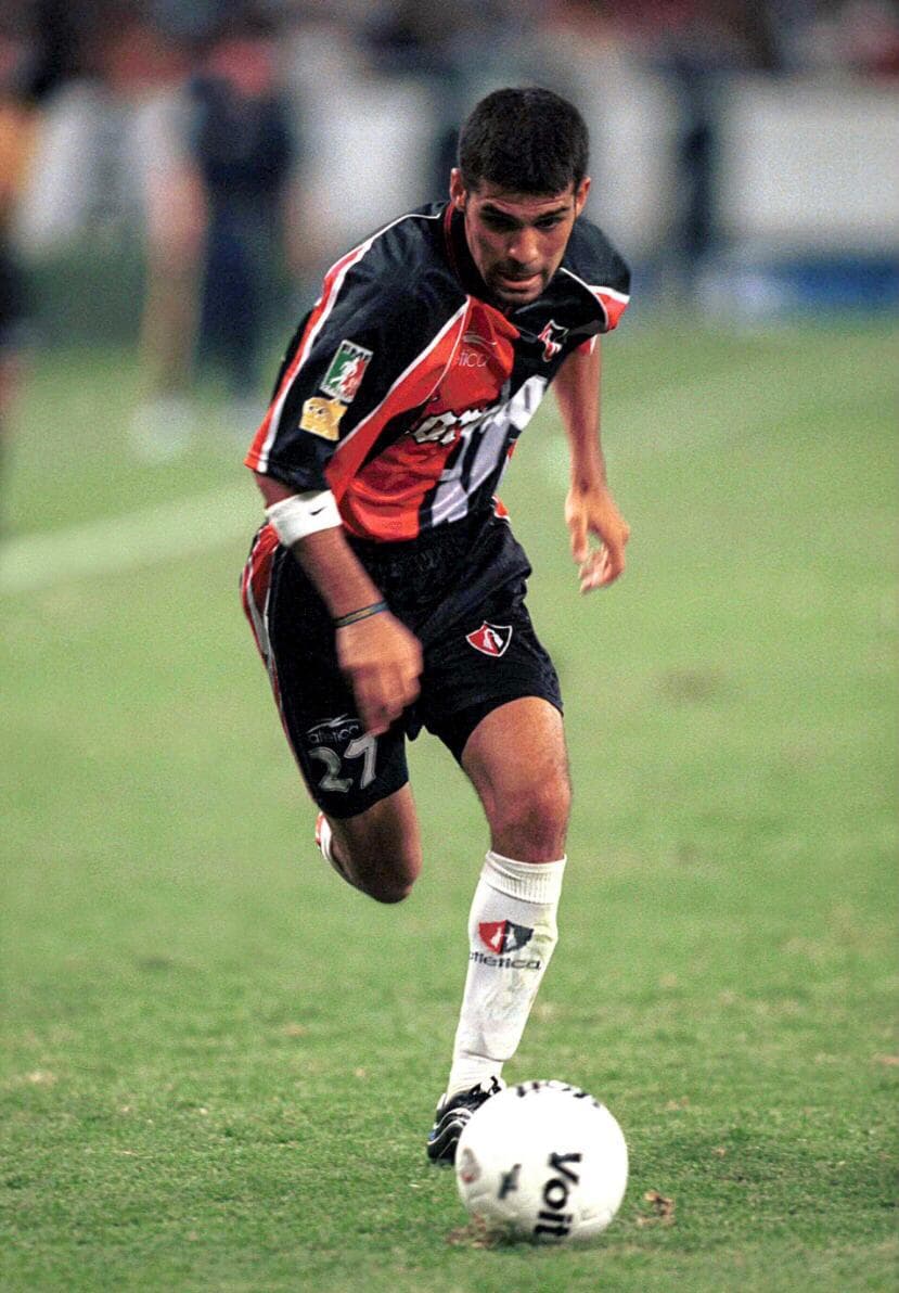 <b>Rafael Márquez:</b> El ‘Kaisser’ es el futbolista más exitoso en Europa y tras su partida en 1991 se mantuvo en Europa hasta el 2010. Con los Zorros debutó en 1996 y portó la casaca rojinegra hasta 1999. El conjunto tapatío le hizo un homenaje en el estadio Jalisco en reconocimiento a su exitosa trayectoria.
<br>