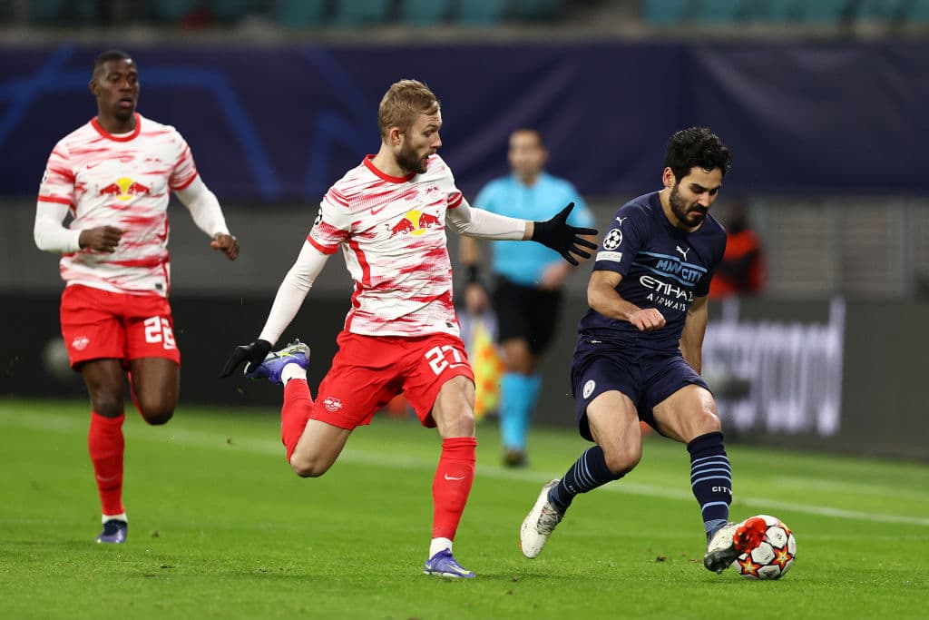 RB Leipzig derrota 2-1 al Manchester City de Pep Guardiola con goles de Dominik Szoboszlai y André Silva, para los 'Cityzens' descontó Riyad Mahrez ya al filo del partido. La escuadra alemana se queda con el tercero de grupo.