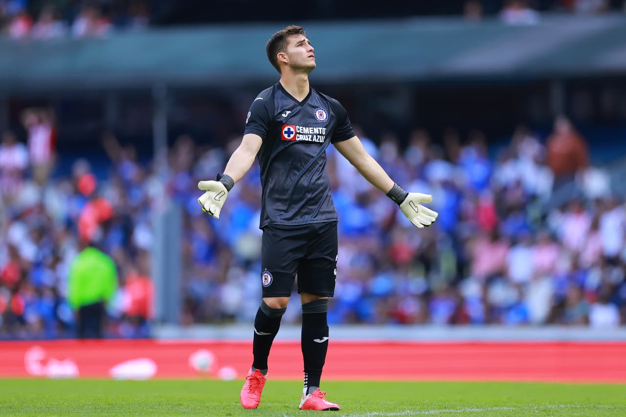 Aficionados de Cruz Azul abuchean a Sebastián Jurado