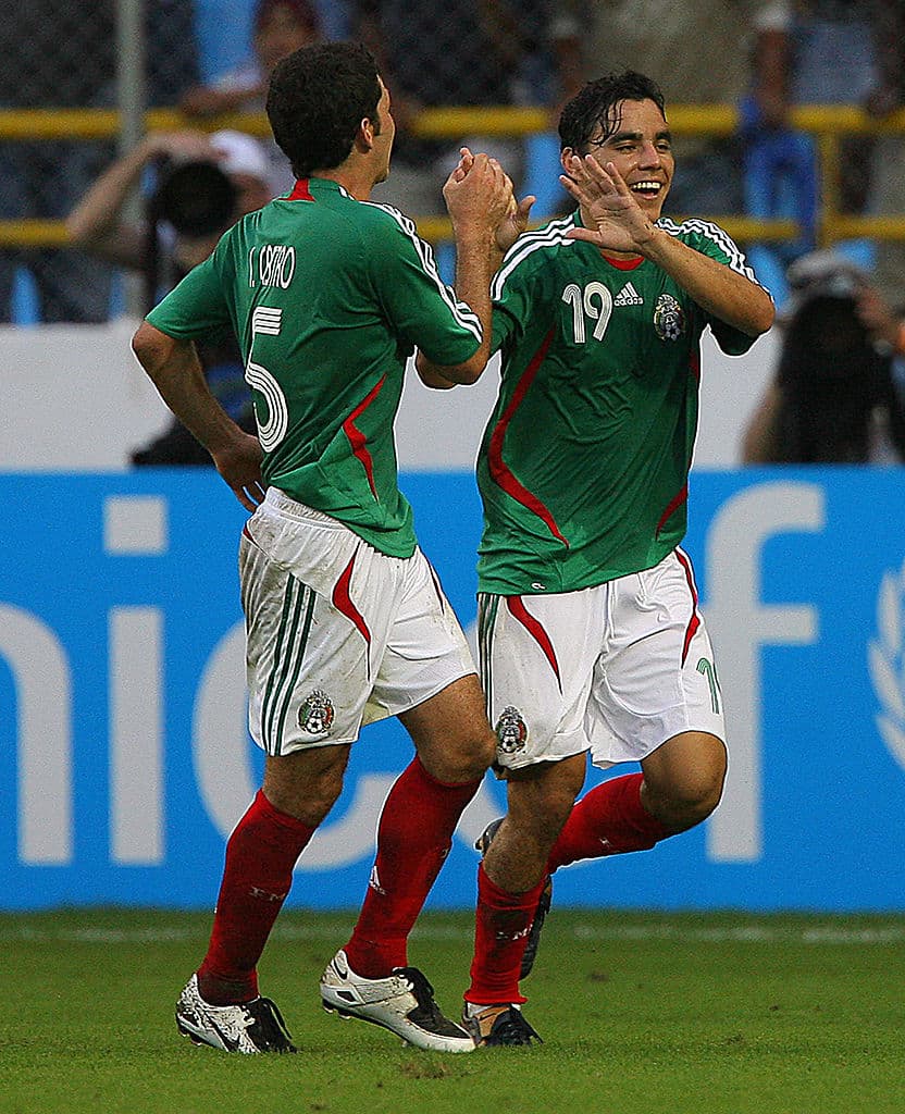 Fernando Arce, a los 79, y Cuahtémoc Blanco, a los 86, hicieron el cuarto y el quinto tantos.