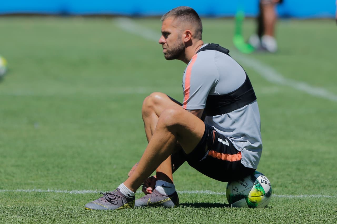 Oribe Peralta volvió a ser parte del grupo de trabajo de América, que entrena con miras para su choque contra Tigres en el Clausura 2019. El 'Hermoso' espera contagiar a sus compañeros para ir por los puestos de comando.