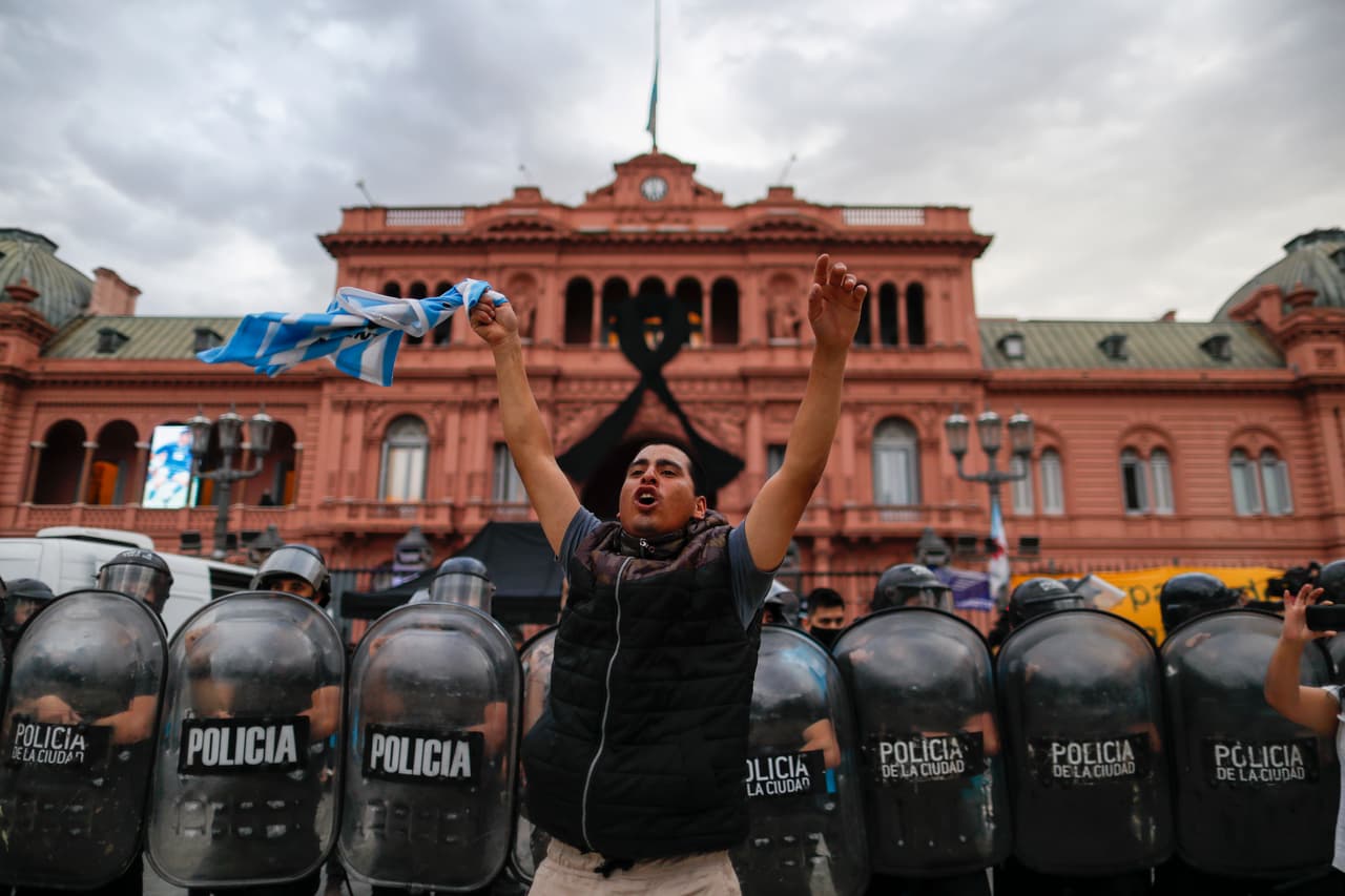 A las seis de la mañana se abrieron las puertas de la Casa Rosada en Buenos Aires.