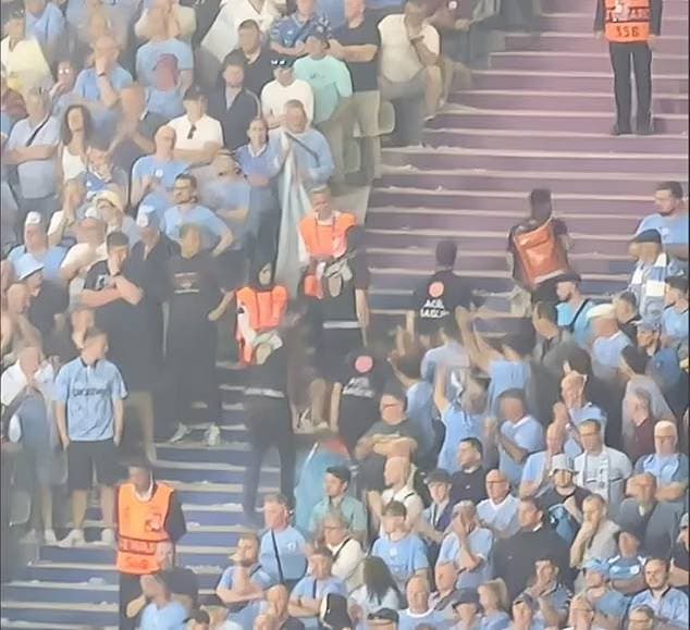 Aficionado del City se desmaya en la Final de Champions League.