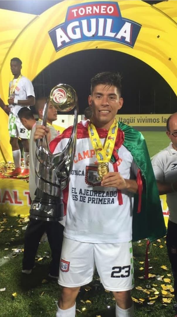 Felipe se considera afortunado en el tema de su vida privada: “La ciudad no es muy futbolera, así que puedas ir normal por la calle y no se meten contigo”.