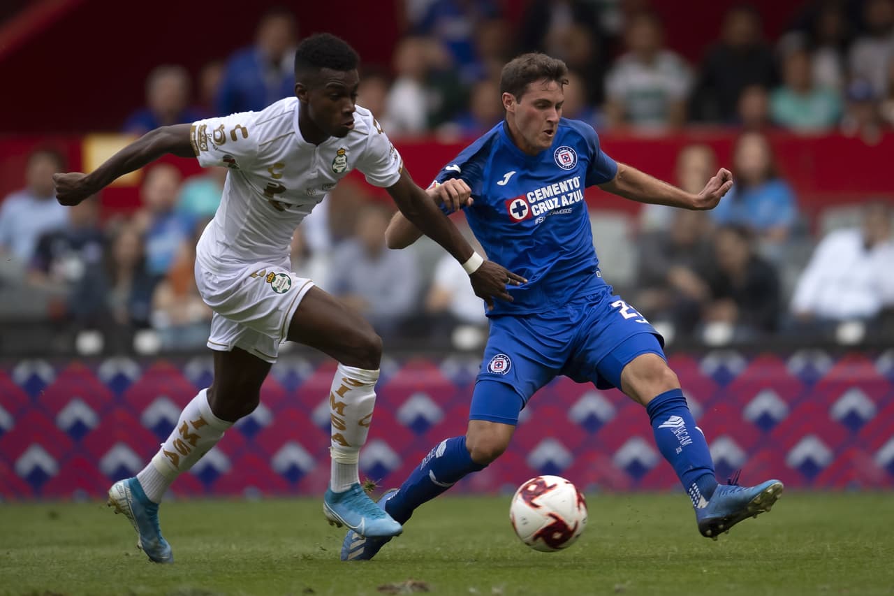 Con goles de Jonathan Rodríguez, Elías Hernández y Luis Romo, Cruz Azul le pasa por encima a Santos y consigue sus primeros tres puntos del Clausura 2020.