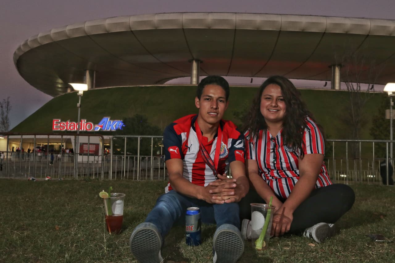Los fanáticos de Chivas y Rayados están listos para el encuentro entre los dos equipos en el Estadio Akron de Guadalajara por la Jornada 9 del
<a href="https://www.univision.com/deportes/futbol/liga-mx/*">Clausura 2019</a>.