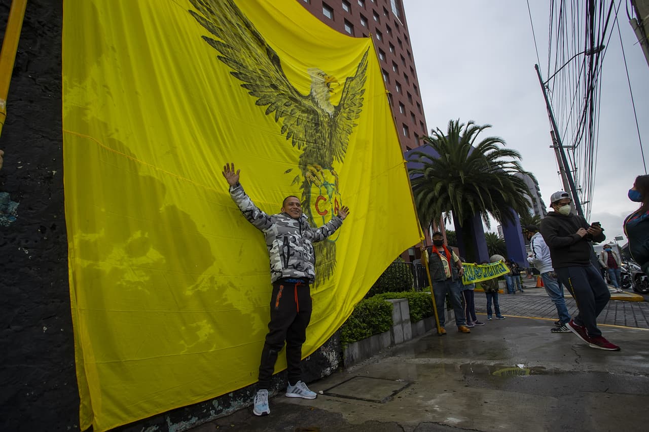 La afición se hizo presente en el Clásico Nacional | Hinchas de las Águilas olvidaron las recomendaciones del Club América y se dieron cita en el hotel de concentración y en el Azteca.