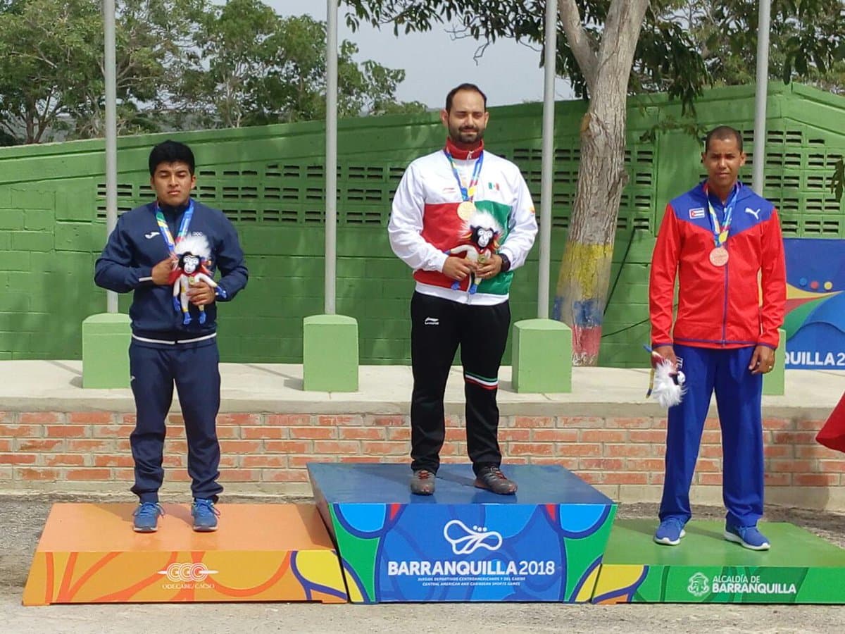 En el tiro deportivo hubo dos oros más para México, con Daniel Urquiza (en la foto), en pistola 50 metros, y por equipos en la misma categoría.