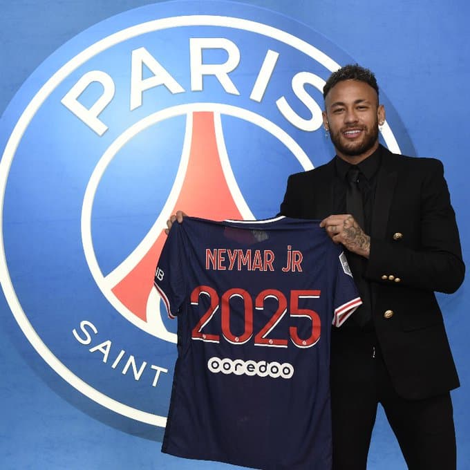 Neymar renueva con el PSG hasta 2025