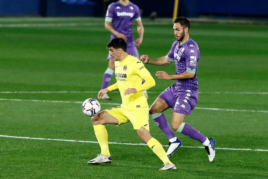 Real Betis derrotó 2-1 al Villarreal. Nabil Fekir y Emerson le dieron la victoria a los verdiblancos en su visita a La Cerámica. El único tanto para los locales fue por parte de Gerard Moreno, durante la Jornada 23 de LaLiga.
