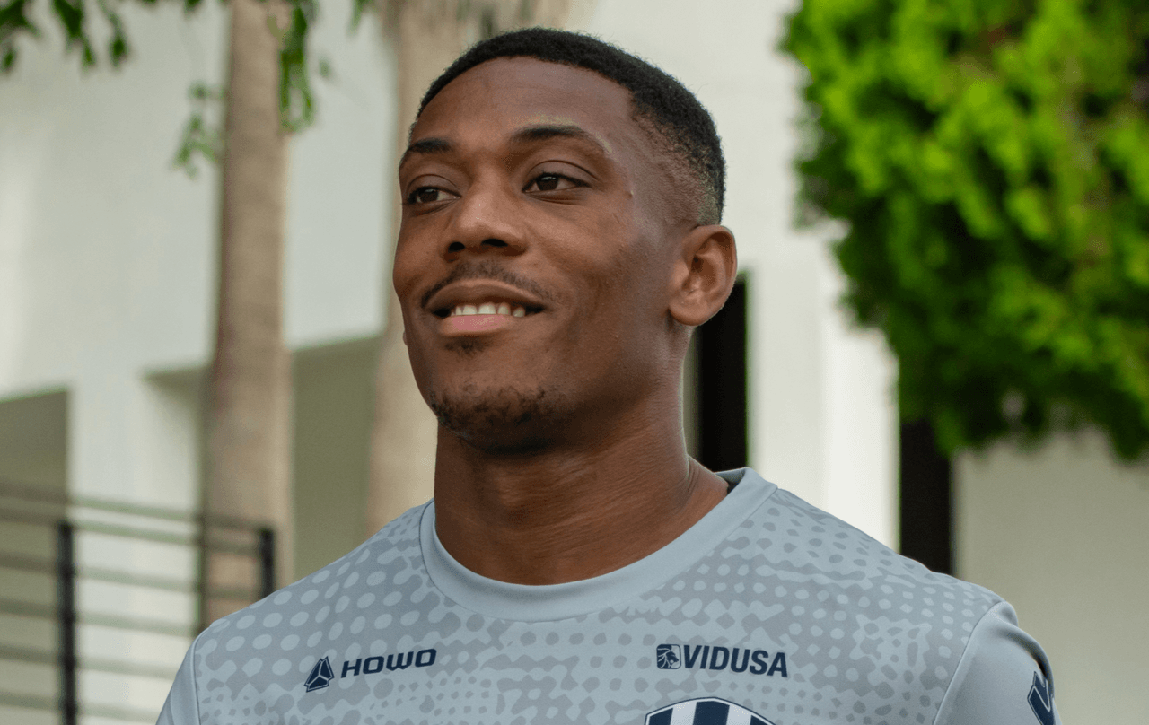 Difunden imágenes del primer entrenamiento de Martial en México
