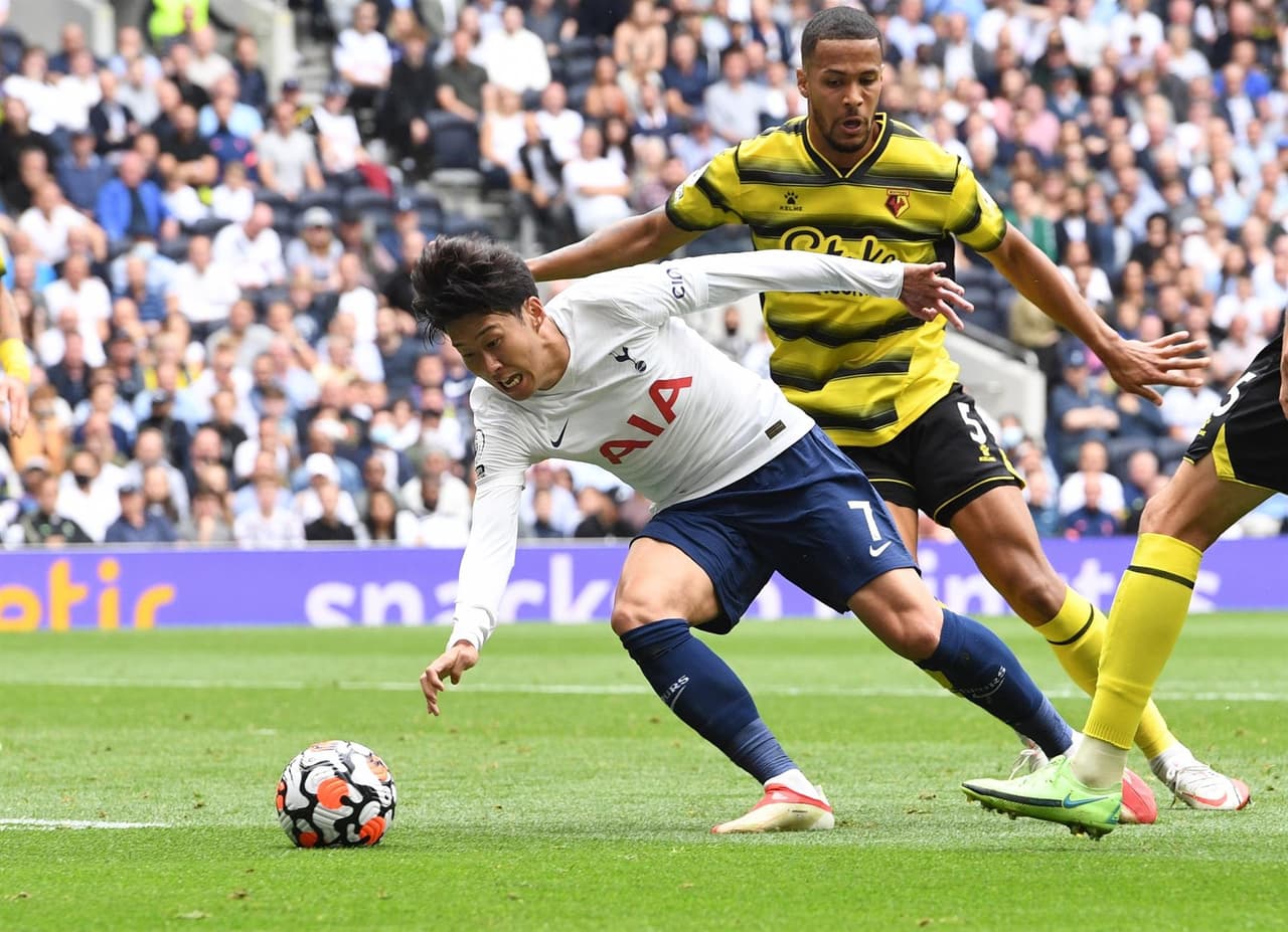 Tottenham inició con todo la temporada, pues se impone 1-0 a Watford y suma su tercera victoria de tres en la Premier League. Heung Mi Son, jugador clave de los Spurs, fue el autor del gol al minuto 42'; Harry Kane regresó a las canchas .