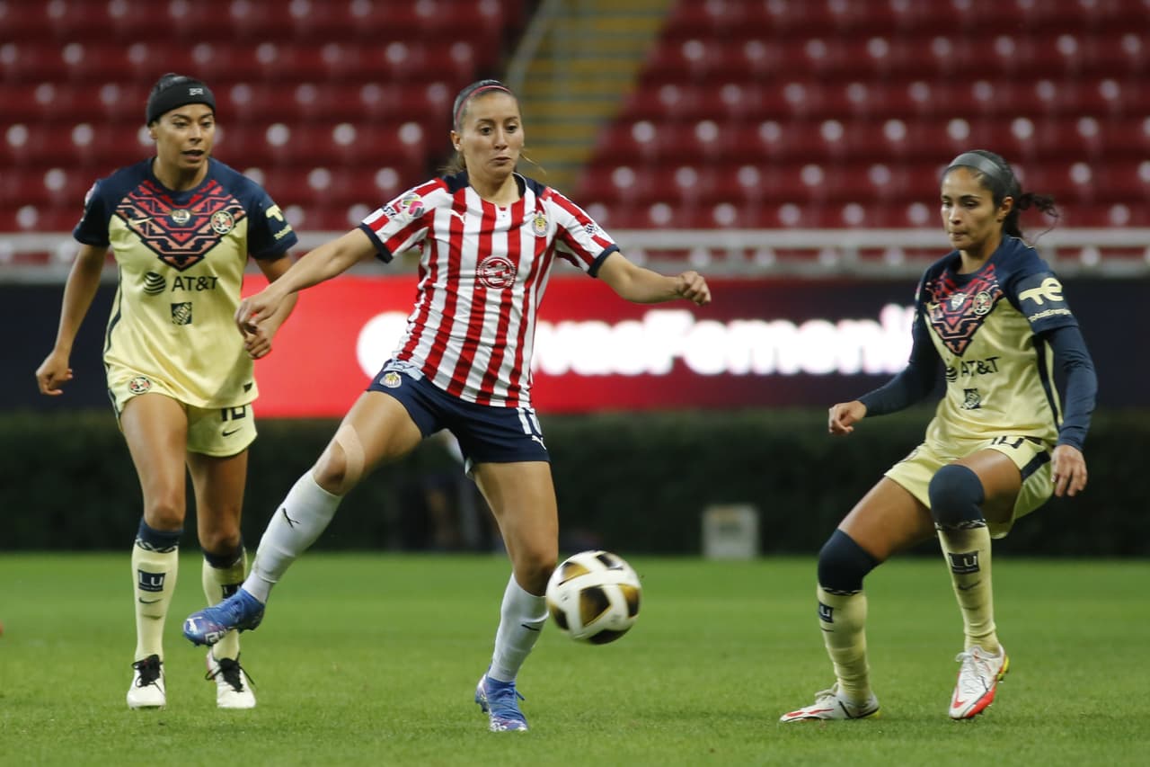 Chivas necesitaba ganar para avanar a las Semifinales, pero no pudo generar opciones claras en el marco del América.