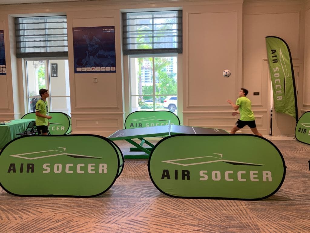 La relación entre las campañas pensando en el deporte a futuro siguen siendo una gran alternativa para esta importante industria a nviel mundial.