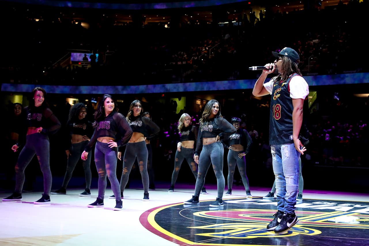 Lil' Jon y Ludacris prendieron la fiesta ante los 26562 espectadores en el Quicken Loans Arena de Cleveland, donde los fanáticos disfrutaron del espectáculo en la jornada del título de los Warriors.